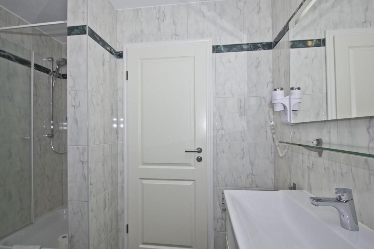 Mit Meerblick Und Balkon, Gratis Nutzung Vom Ahoi Erlebnisbad Und Sauna In Sellin - Meeresblick Fewo 33 괴렌 외부 사진